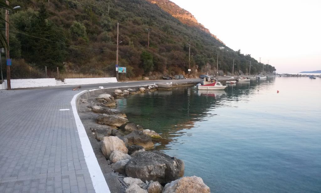 דירות מיקרוס גיאלוס Porto Poros מראה חיצוני תמונה