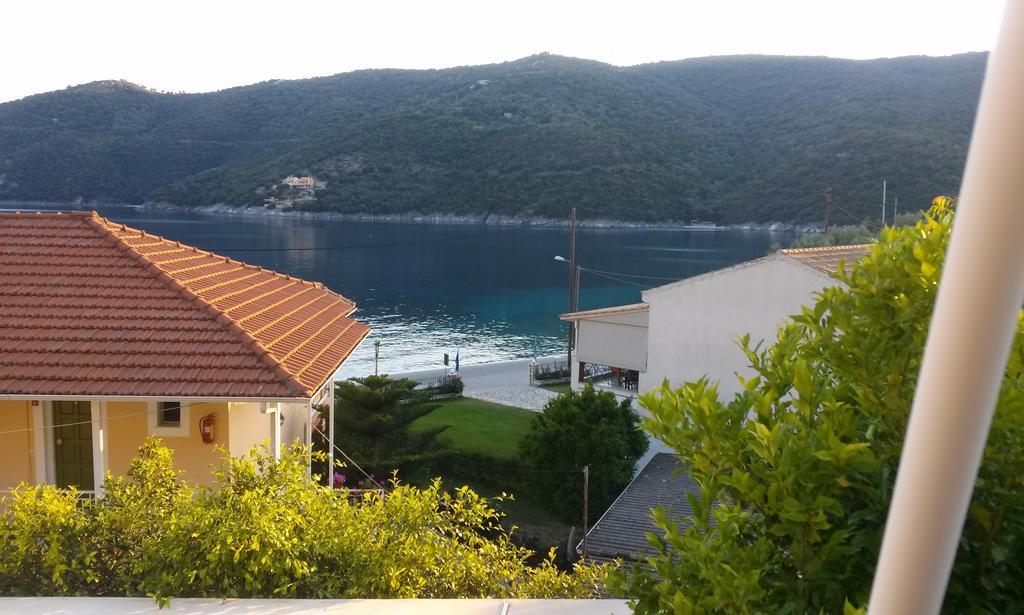 דירות מיקרוס גיאלוס Porto Poros מראה חיצוני תמונה