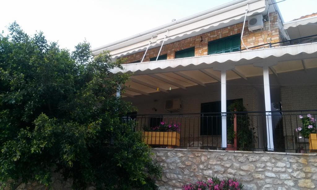 דירות מיקרוס גיאלוס Porto Poros מראה חיצוני תמונה