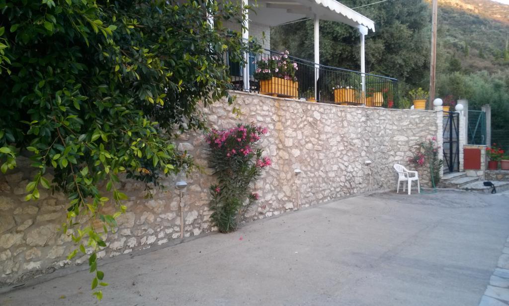 דירות מיקרוס גיאלוס Porto Poros מראה חיצוני תמונה