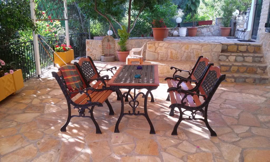 דירות מיקרוס גיאלוס Porto Poros חדר תמונה
